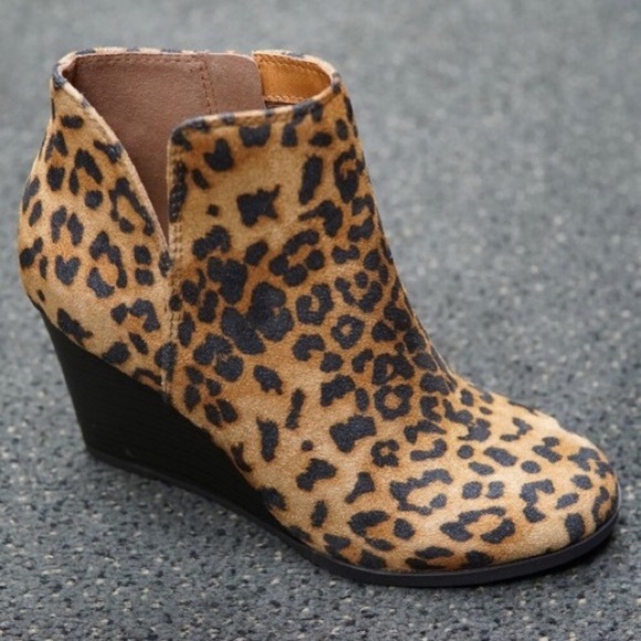 🎁SALE🎁 LEOPARD BOOTIES. - Picture 3 of 3
